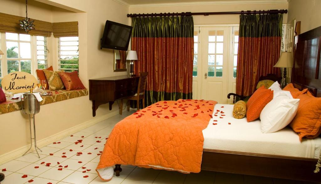 Cardiff Hotel And Spa Runaway Bay Bilik gambar