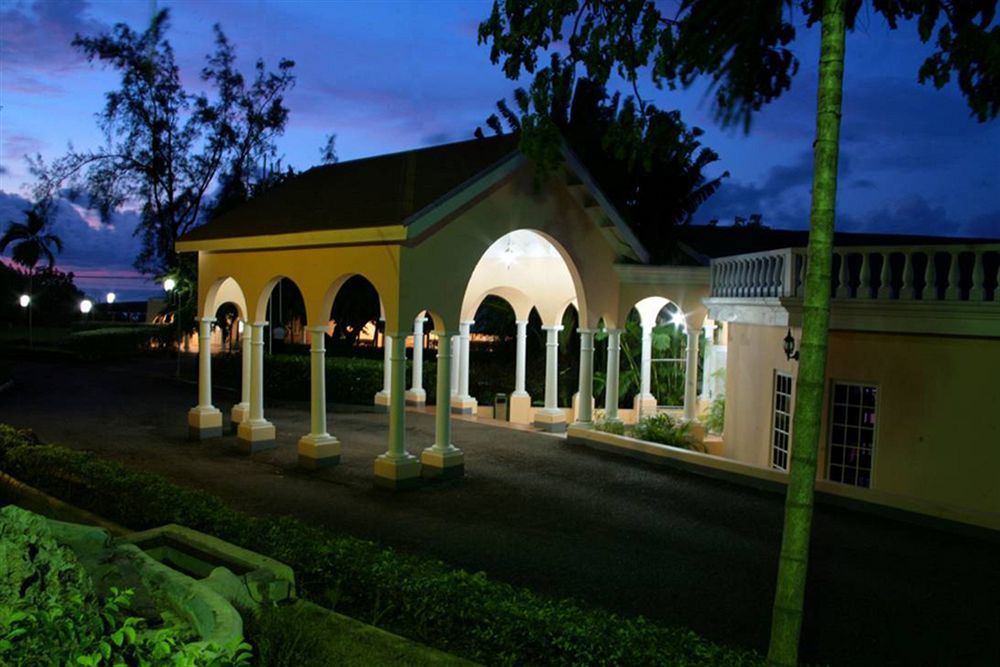 Cardiff Hotel And Spa Runaway Bay Luaran gambar